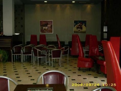 Grand Palace Hotel Korce Exterior photo